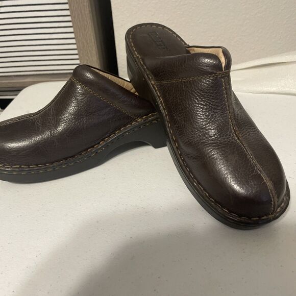 Born Brown Leather Slip On Mules Clogs Woman’s Size 10 - Picture 1 of 10